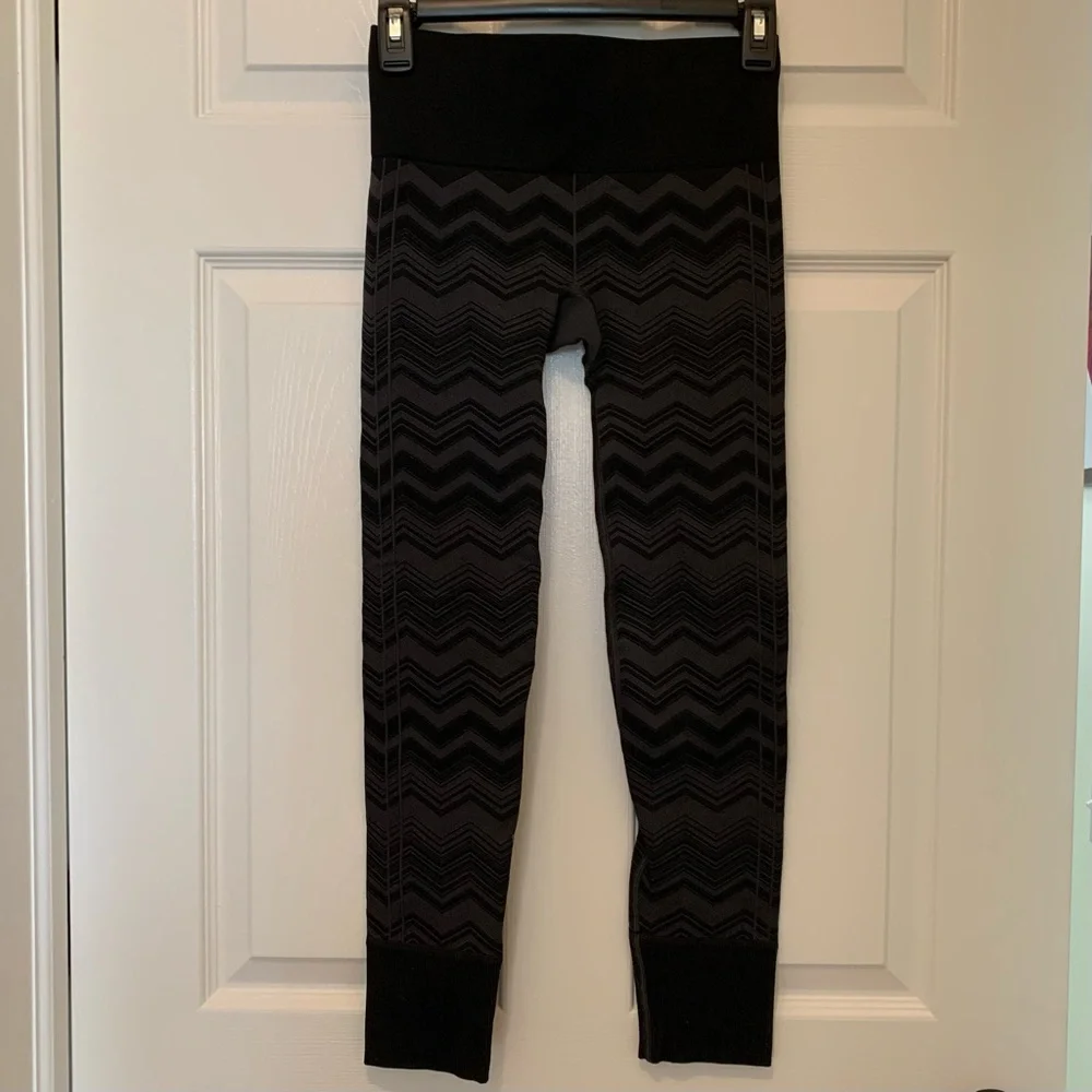 Lululemon Ebb to Street Pant Legging Heathered Deep Coal Size 4 Chevron Zig Zag